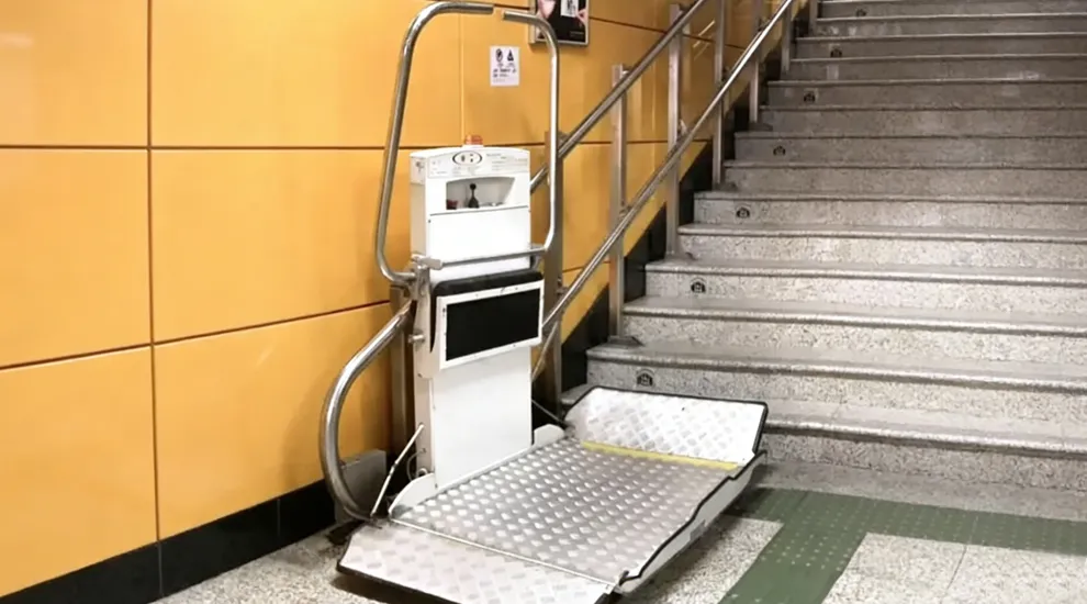Лифт для инвалидов в метро.2